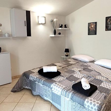 Apartman Dora Pula Zewnętrze zdjęcie