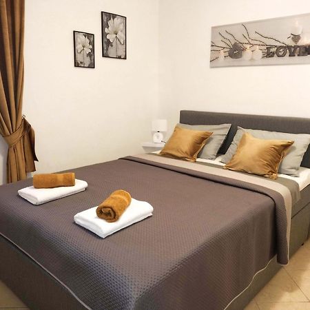 Apartman Dora Pula Zewnętrze zdjęcie