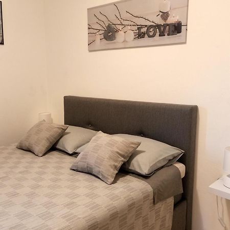 Apartman Dora Pula Zewnętrze zdjęcie