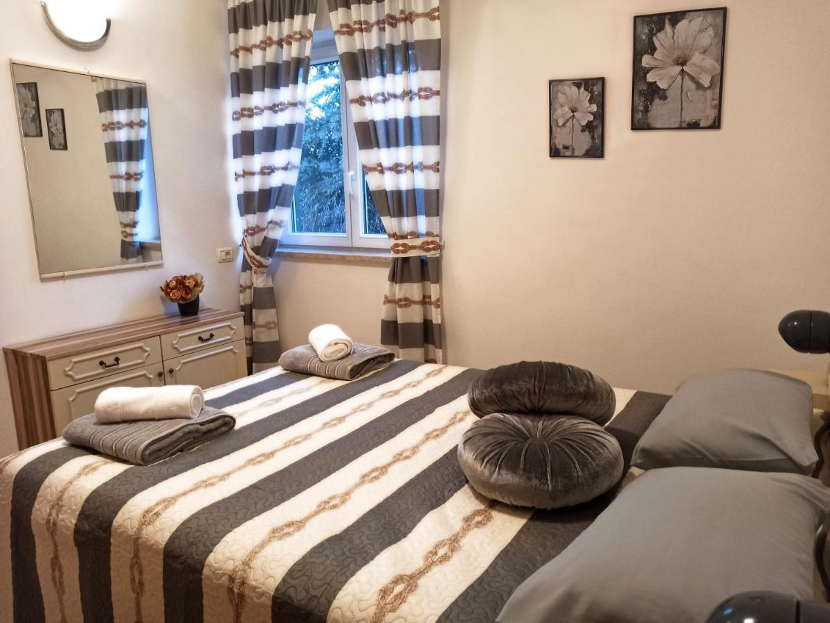 Apartman Dora Pula Zewnętrze zdjęcie