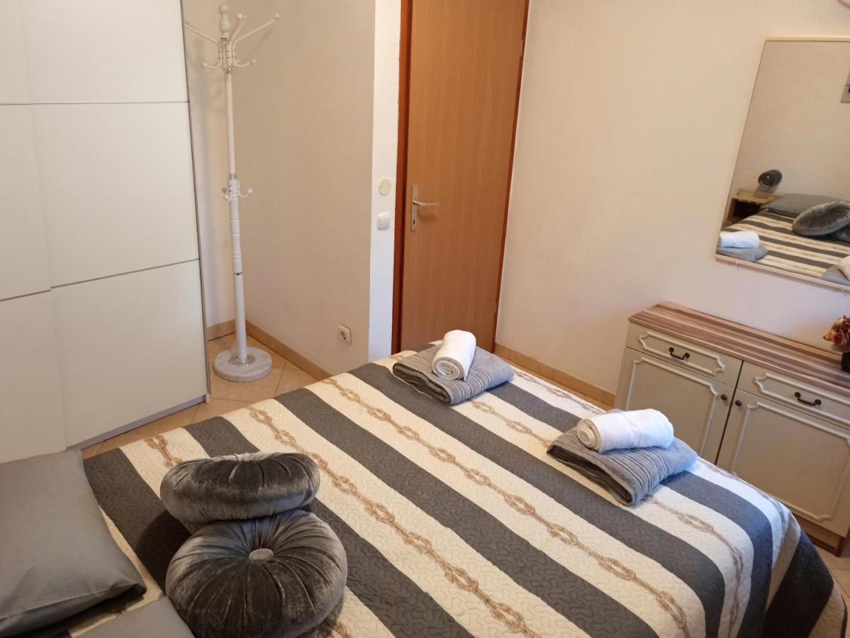 Apartman Dora Pula Zewnętrze zdjęcie
