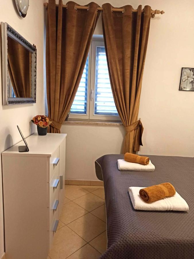 Apartman Dora Pula Zewnętrze zdjęcie
