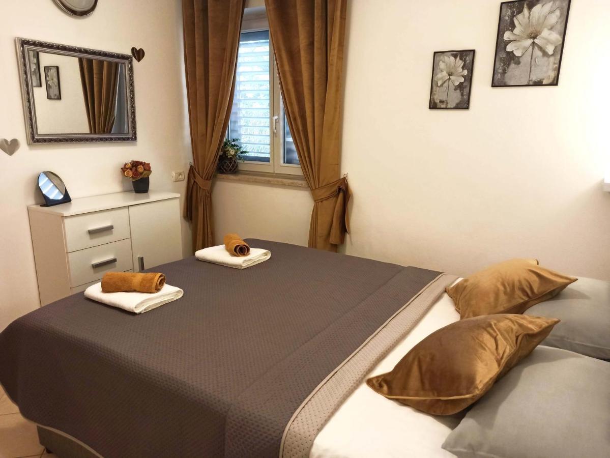 Apartman Dora Pula Zewnętrze zdjęcie