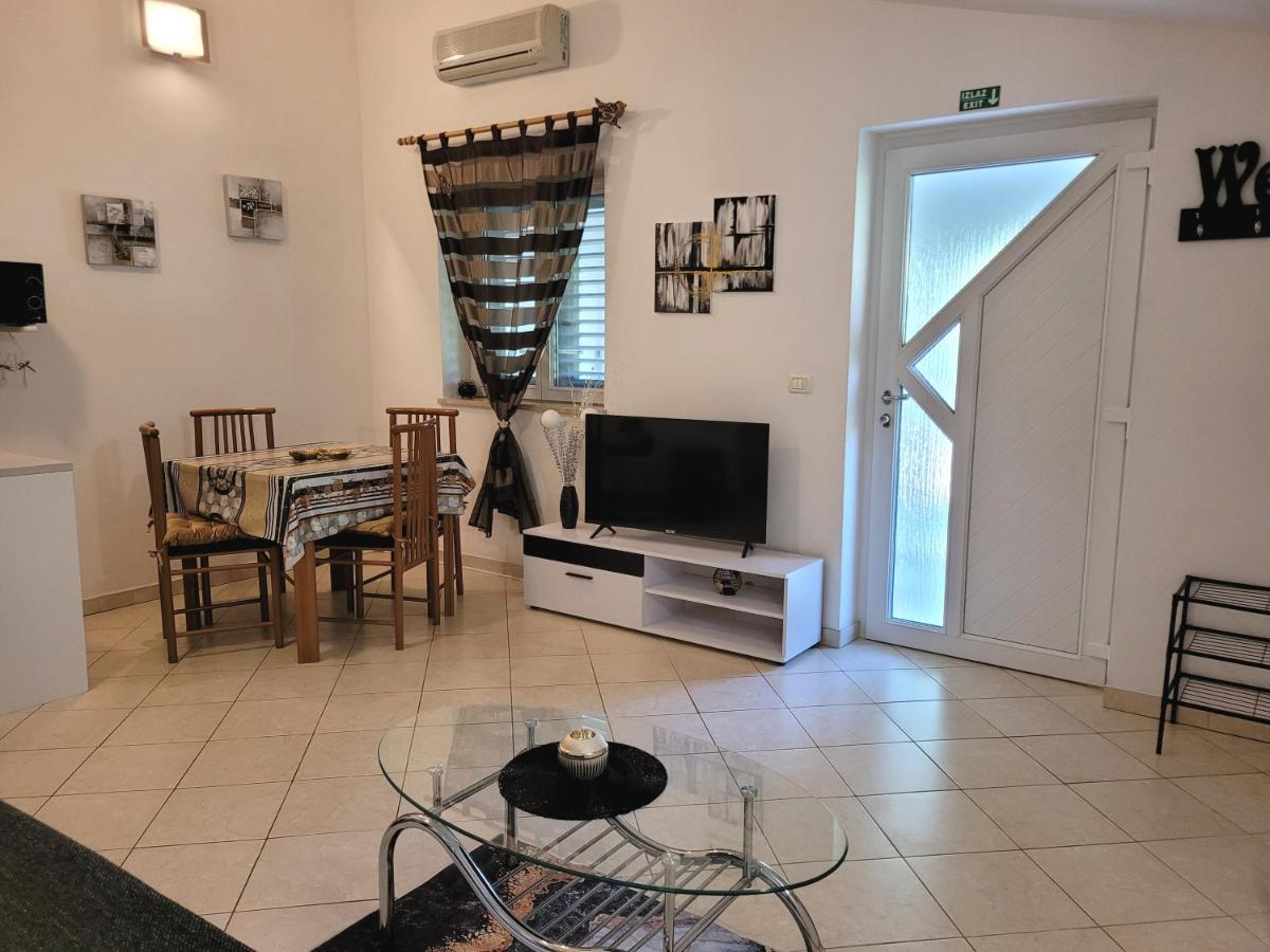 Apartman Dora Pula Zewnętrze zdjęcie