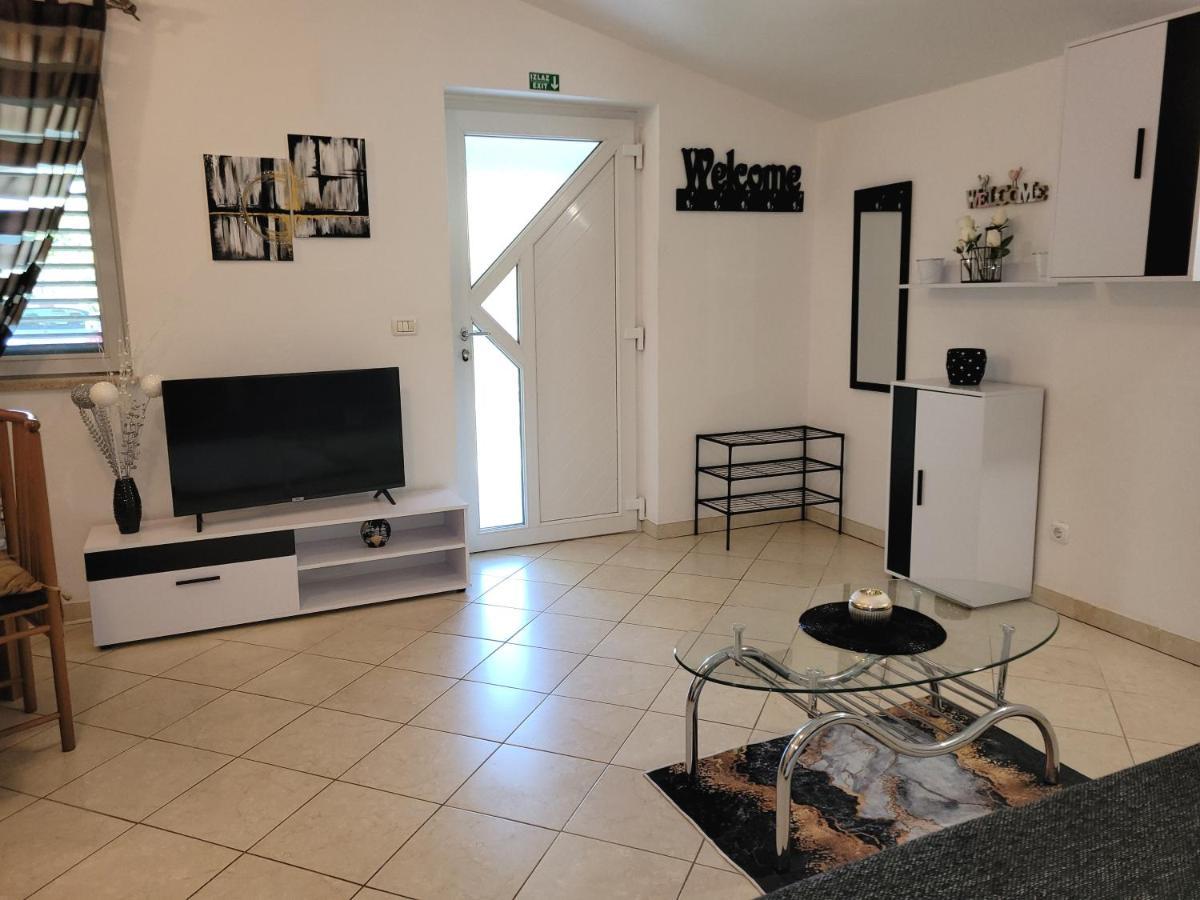 Apartman Dora Pula Zewnętrze zdjęcie