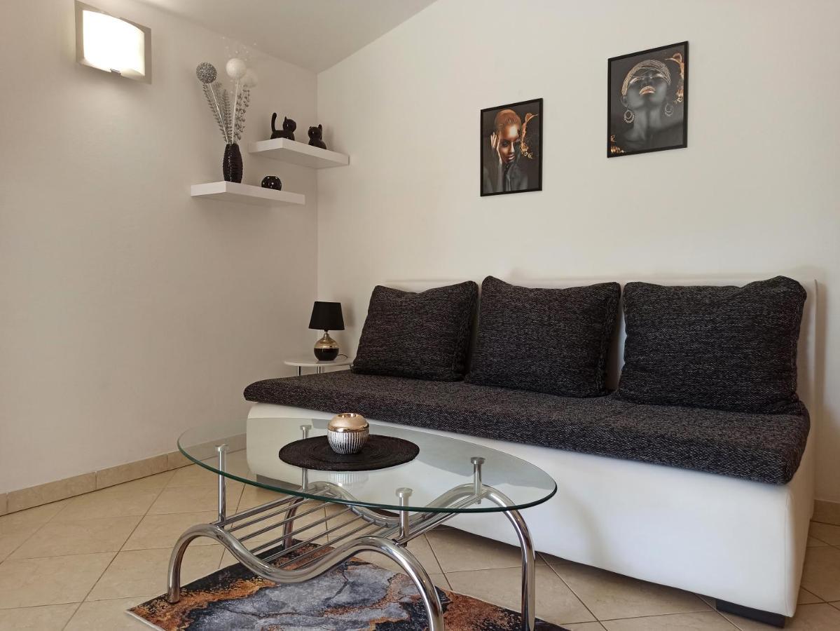 Apartman Dora Pula Zewnętrze zdjęcie
