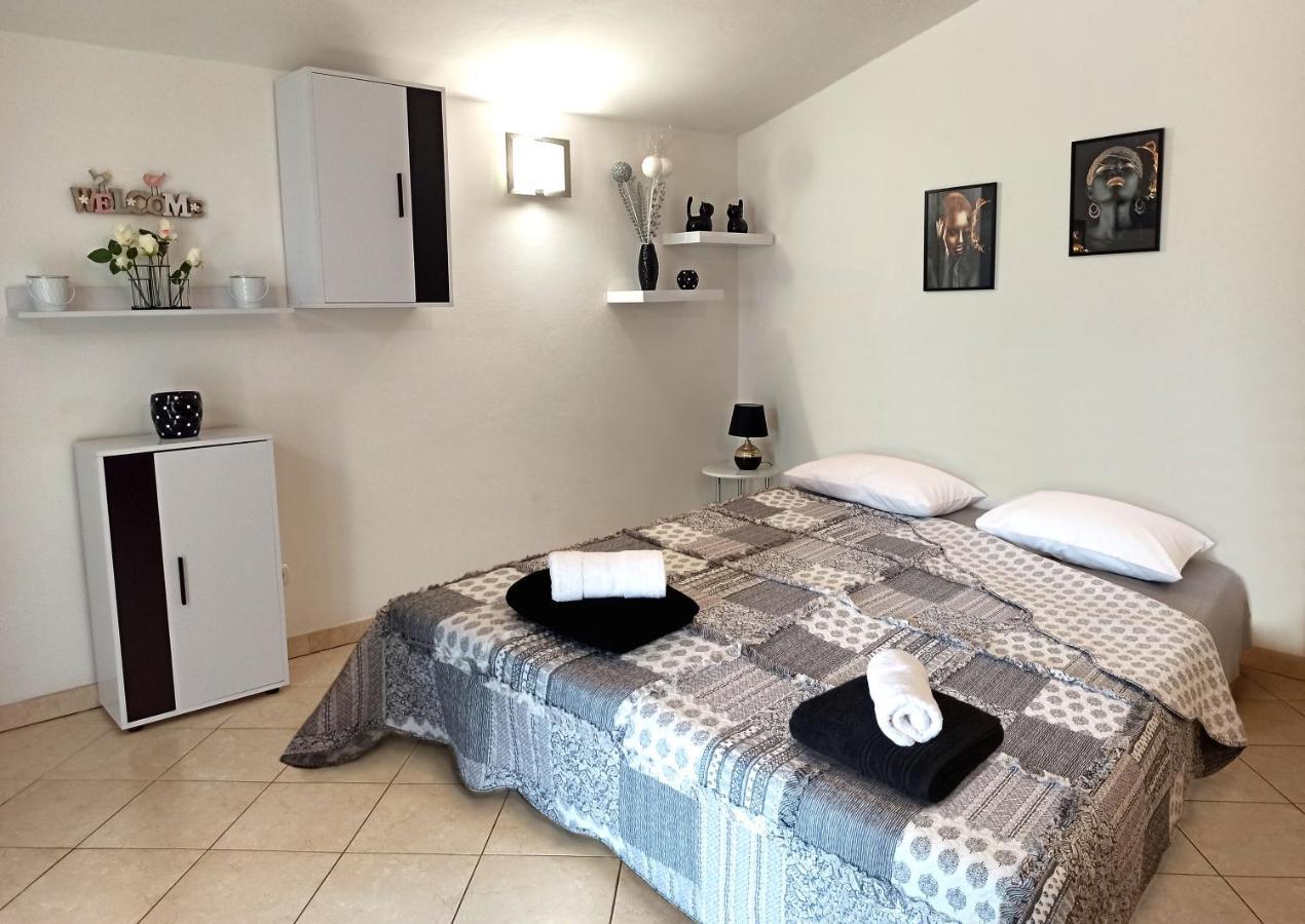 Apartman Dora Pula Zewnętrze zdjęcie